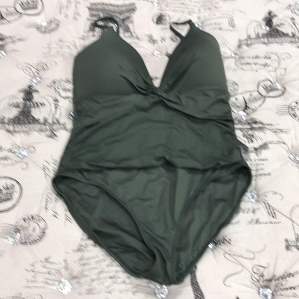 La Blanca Island Goddess Twist Front Keyhole Swimsuit - Picture 8 of 8